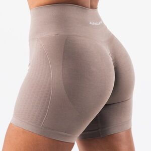 ‘Mocha’ amplify contour shorts